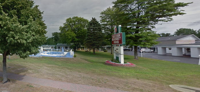 Starlite Motel - Vintage Postcard (newer photo)